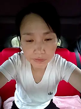 Snapshot of Haili-1 chatting on 10/13/25, 10:43 Haili-1 online show from 10/13/25, 10:43