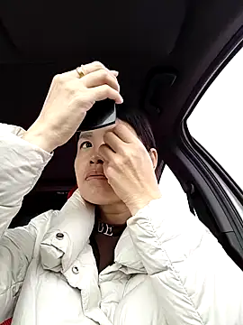 Snapshot of Haili-1 chatting on 11/03/25, 11:04 Haili-1 online show from 11/03/25, 11:04