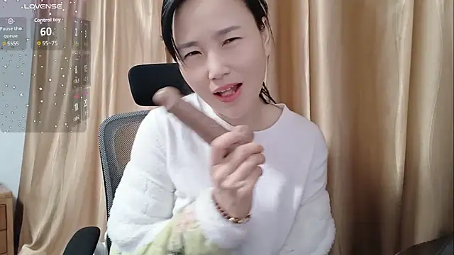 Snapshot of Haili-1 chatting on 11/16/25, 12:00 Haili-1 online show from 11/16/25, 12:00