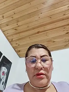 Snapshot of AlexxiaaMat chatting on 04/28/26, 11:04 AlexxiaaMat online show from 04/28/26, 11:04