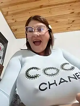Snapshot of AlexxiaaMat chatting on 05/10/26, 11:04 AlexxiaaMat online show from 05/10/26, 11:04