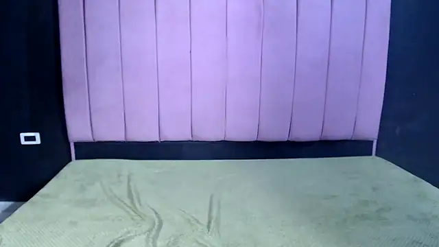 Snapshot of SmallFala chatting on 09/12/25, 02:06 SmallFala online show from 09/12/25, 02:06