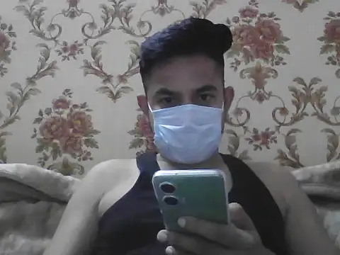 Snapshot of NIVAN_7251 chatting on 11/14/25, 11:31 NIVAN 7251 online show from 11/14/25, 11:31