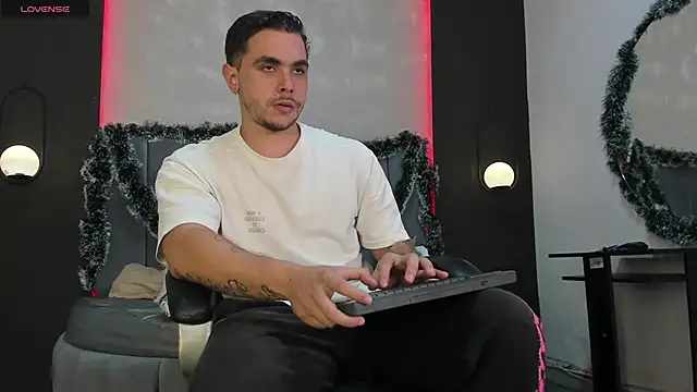 Liam walk  online show from 12/03/25, 11:03