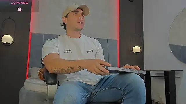 Snapshot of Liam_walk_ chatting on 03/12/26, 08:04 Liam walk online show from 03/12/26, 08:04