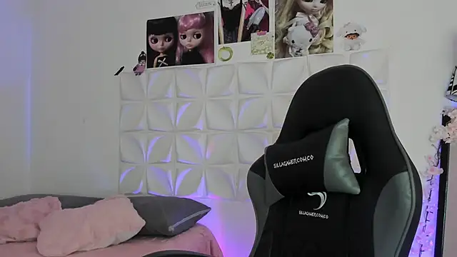 JuliethMoss online show from 11/24/25, 09:36