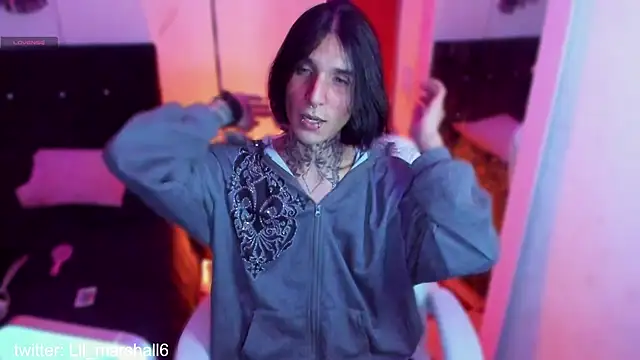 Snapshot of marshall__k chatting on 12/21/25, 10:06 marshall k online show from 12/21/25, 10:06