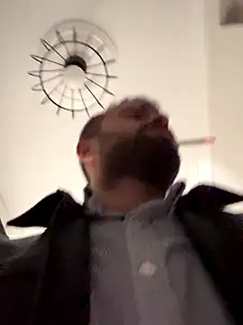 S-kt-et online show from 10/18/25, 07:53