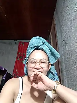 Everleigh mom online show from 10/07/25, 02:09