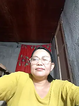 Everleigh mom online show from 10/19/25, 12:17