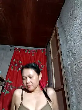 Everleigh mom online show from 10/21/25, 07:42