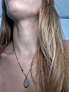 Snapshot of Elianasuarezz chatting on 05/16/26, 11:14 Elianasuarezz online show from 05/16/26, 11:14