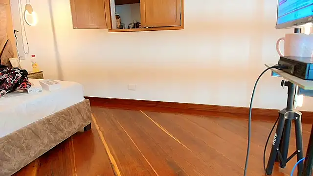 zarah andrew   online show from 12/16/25, 12:10