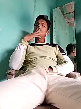 Snapshot of Asish_007 chatting on 11/15/25, 08:44 Asish 007 online show from 11/15/25, 08:44