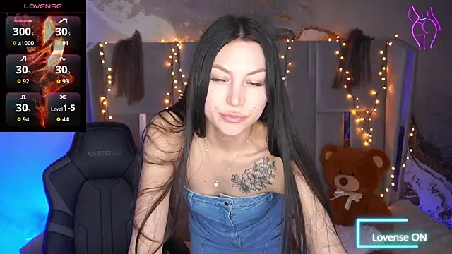 Snapshot of EliseVelour chatting on 03/24/26, 01:38 EliseVelour online show from 03/24/26, 01:38