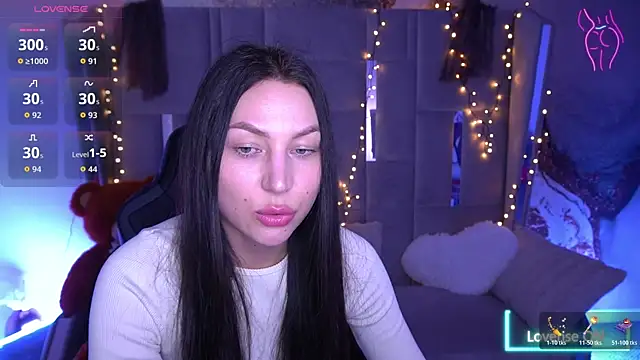 Snapshot of EliseVelour chatting on 03/28/26, 01:43 EliseVelour online show from 03/28/26, 01:43