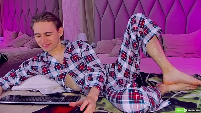 WilliamDyson online show from 09/25/25, 04:27