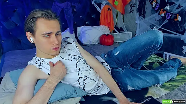 WilliamDyson online show from 10/19/25, 04:02