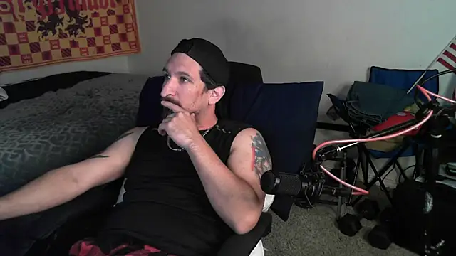 Snapshot of DevilPup75_ chatting on 10/26/25, 05:02 DevilPup75 online show from 10/26/25, 05:02