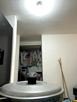 Valen1800 online show from 11/20/25, 01:11