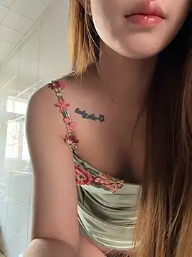 Snapshot of tuanzi125216 chatting on 03/08/26, 12:52 tuanzi125216 online show from 03/08/26, 12:52