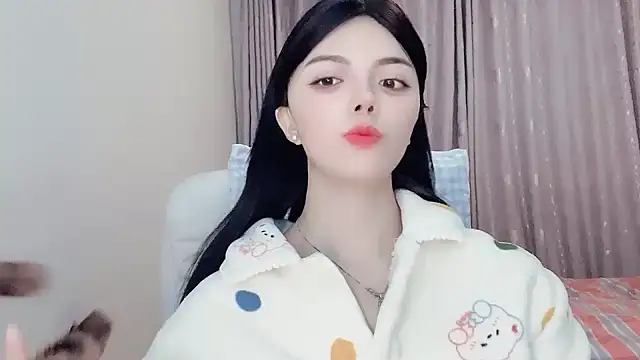 Snapshot of Eloise131499 chatting on 11/04/25, 01:10 Eloise131499 online show from 11/04/25, 01:10