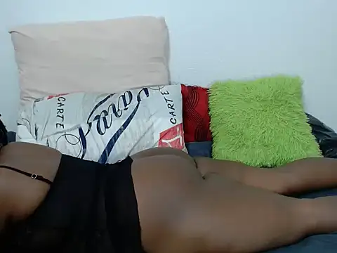 QueenRomaxx1 online show from 10/01/25, 04:18