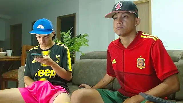 Snapshot of skinny23cm chatting on 12/18/24, 09:47 skinny23cm online show from 12/18/24, 09:47