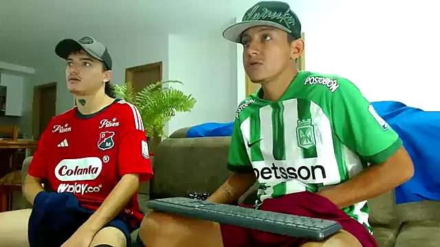 Snapshot of skinny23cm chatting on 02/04/25, 12:33 skinny23cm online show from 02/04/25, 12:33