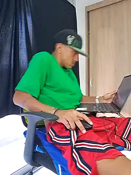 Snapshot of skinny23cm chatting on 03/21/25, 10:50 skinny23cm online show from 03/21/25, 10:50