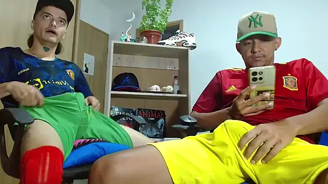 Snapshot of skinny23cm chatting on 10/30/25, 09:44 skinny23cm online show from 10/30/25, 09:44