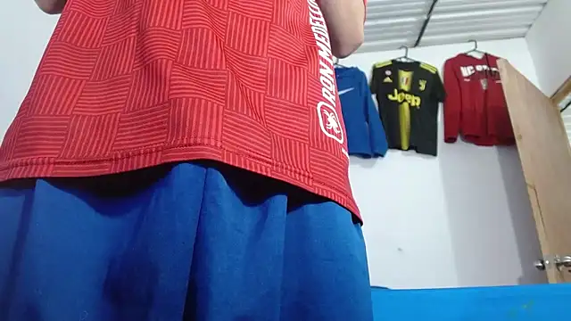 Snapshot of skinny23cm chatting on 02/12/26, 02:23 skinny23cm online show from 02/12/26, 02:23