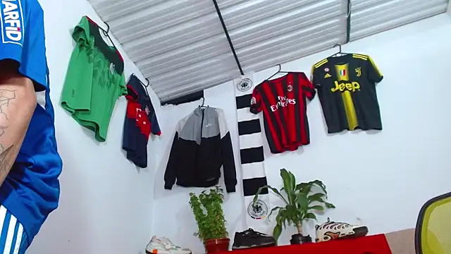 Snapshot of skinny23cm chatting on 02/27/26, 01:55 skinny23cm online show from 02/27/26, 01:55