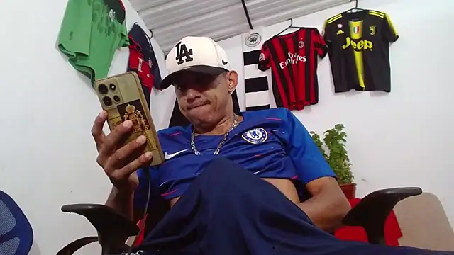 Snapshot of skinny23cm chatting on 03/01/26, 02:19 skinny23cm online show from 03/01/26, 02:19