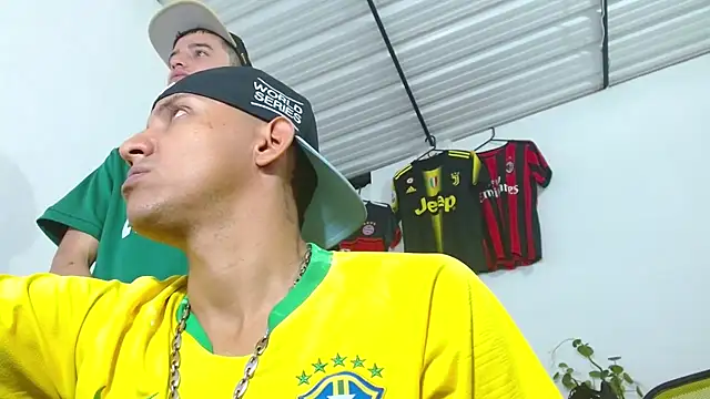 Snapshot of skinny23cm chatting on 03/11/26, 01:17 skinny23cm online show from 03/11/26, 01:17