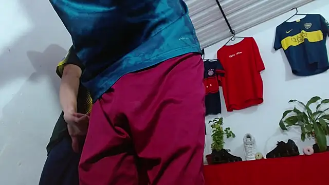 Snapshot of skinny23cm chatting on 03/17/26, 01:47 skinny23cm online show from 03/17/26, 01:47