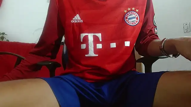 Snapshot of skinny23cm chatting on 03/22/26, 01:58 skinny23cm online show from 03/22/26, 01:58