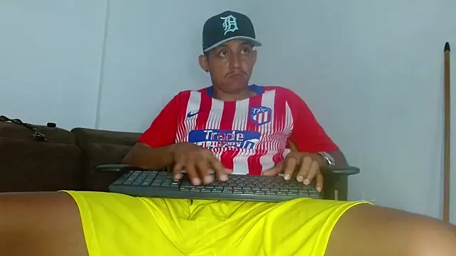 Snapshot of skinny23cm chatting on 03/26/26, 08:47 skinny23cm online show from 03/26/26, 08:47