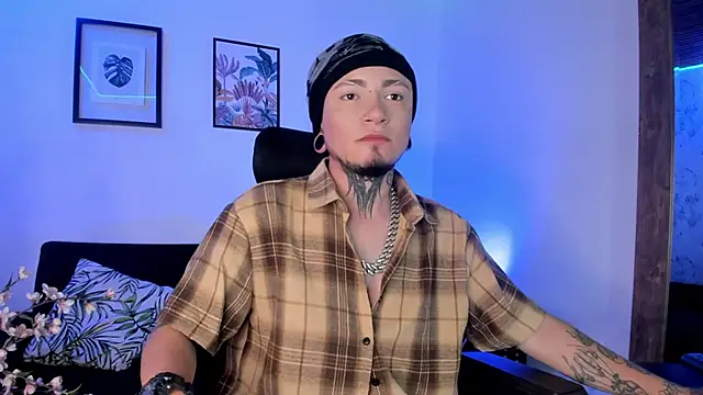 Snapshot of tyler_jones_ chatting on 09/16/25, 04:24 tyler jones  online show from 09/16/25, 04:24