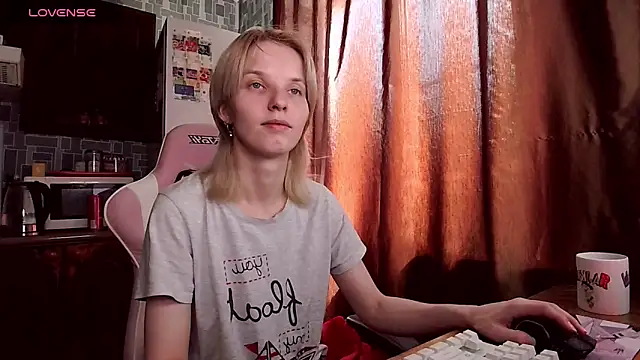 Madelaineses online show from 06/12/26, 08:02