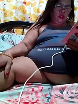 Snapshot of Huge_mama69 chatting on 07/07/26, 07:34 Huge mama69 online show from 07/07/26, 07:34