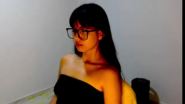 Snapshot of meganmiauu chatting on 05/03/26, 03:07 meganmiauu online show from 05/03/26, 03:07