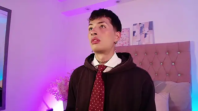 OzorioDany online show from 12/17/25, 04:29