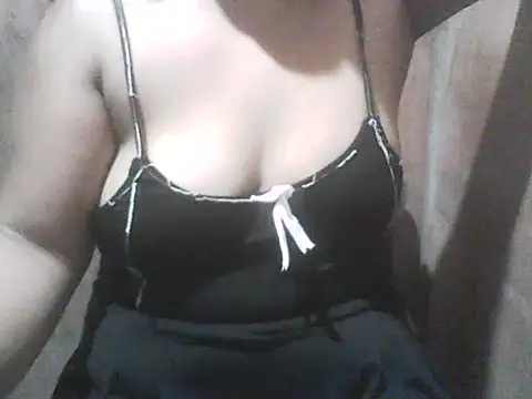 Snapshot of Azrielxx05 chatting on 09/26/25, 04:44 Azrielxx05 online show from 09/26/25, 04:44