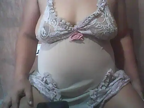 Snapshot of Azrielxx05 chatting on 10/10/25, 06:45 Azrielxx05 online show from 10/10/25, 06:45