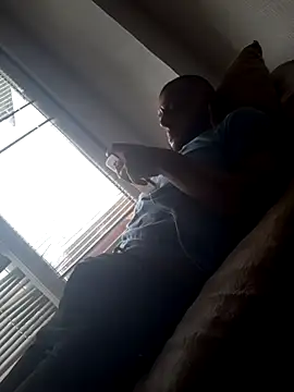 Snapshot of milenski74 chatting on 09/12/25, 07:52 milenski74 online show from 09/12/25, 07:52