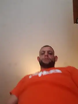 Snapshot of milenski74 chatting on 11/19/25, 08:14 milenski74 online show from 11/19/25, 08:14