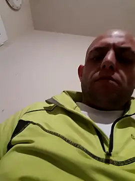 Snapshot of milenski74 chatting on 12/15/25, 10:25 milenski74 online show from 12/15/25, 10:25