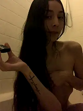 Snapshot of lovinlush chatting on 09/17/25, 04:08 lovinlush online show from 09/17/25, 04:08