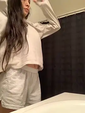 Snapshot of lovinlush chatting on 11/16/25, 05:40 lovinlush online show from 11/16/25, 05:40